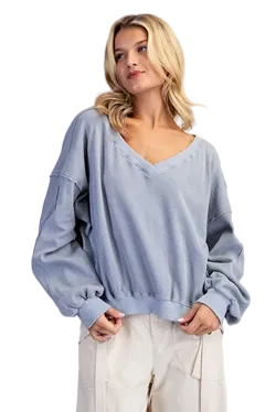Slouchy Mineral Wash V-Neck Pullover Sweatshirt in Dusty Blue
