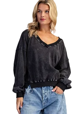 Slouchy Mineral Wash V-Neck Pullover Sweatshirt in Charcoal